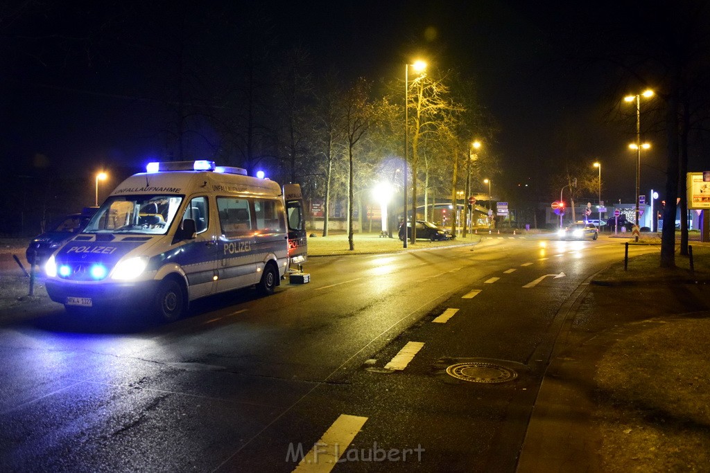 VU PKW Baum Koeln Deutz Deutz Kalkerstr P57.JPG - Miklos Laubert